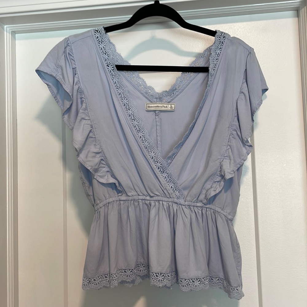 Lightweight short sleeve ruffled blouse. Great condition.